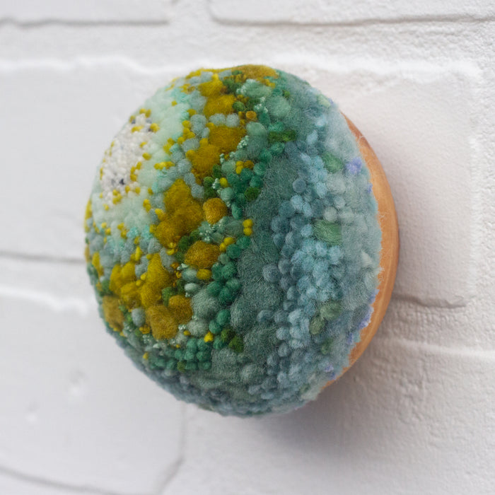 Midi Puff in Olive Wood Frame | Lichen