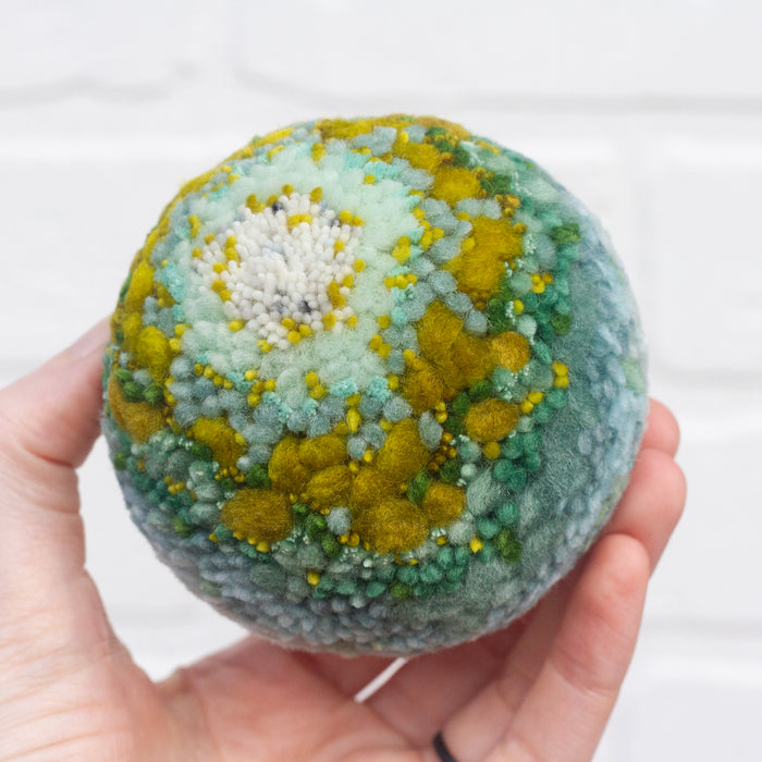 Midi Puff in Olive Wood Frame | Lichen