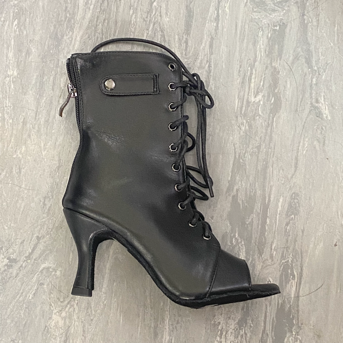 4 / Black / 3"