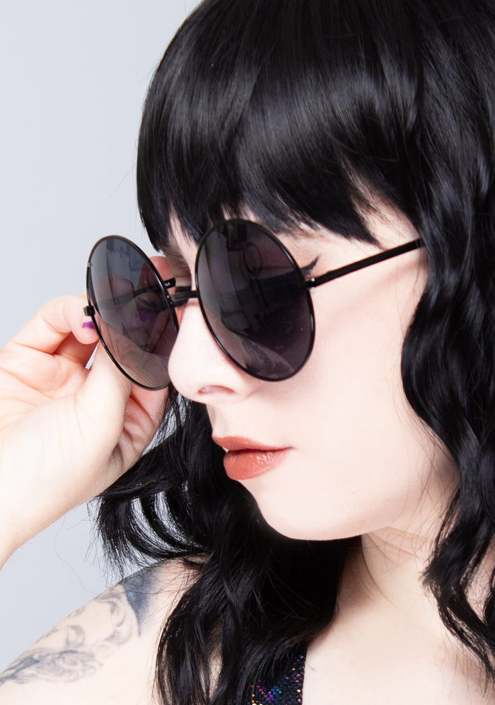 LASR Road Trip Round Sunglasses in Black — product view